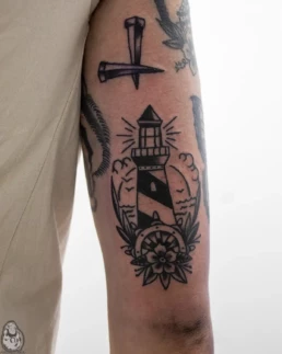 Vuurtoren Oldschool Tattoo